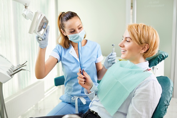 Ways A Cosmetic Dentist Can Instantly Improve Your Smile